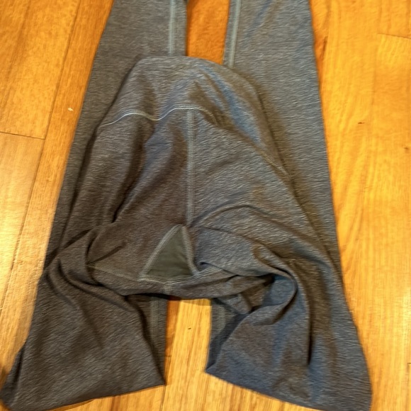 Lululemon light gray leggings - Picture 5 of 5